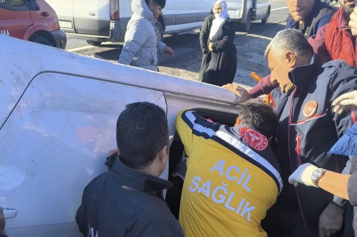 Mardin’de otomobil takla attı: 2 yaralı