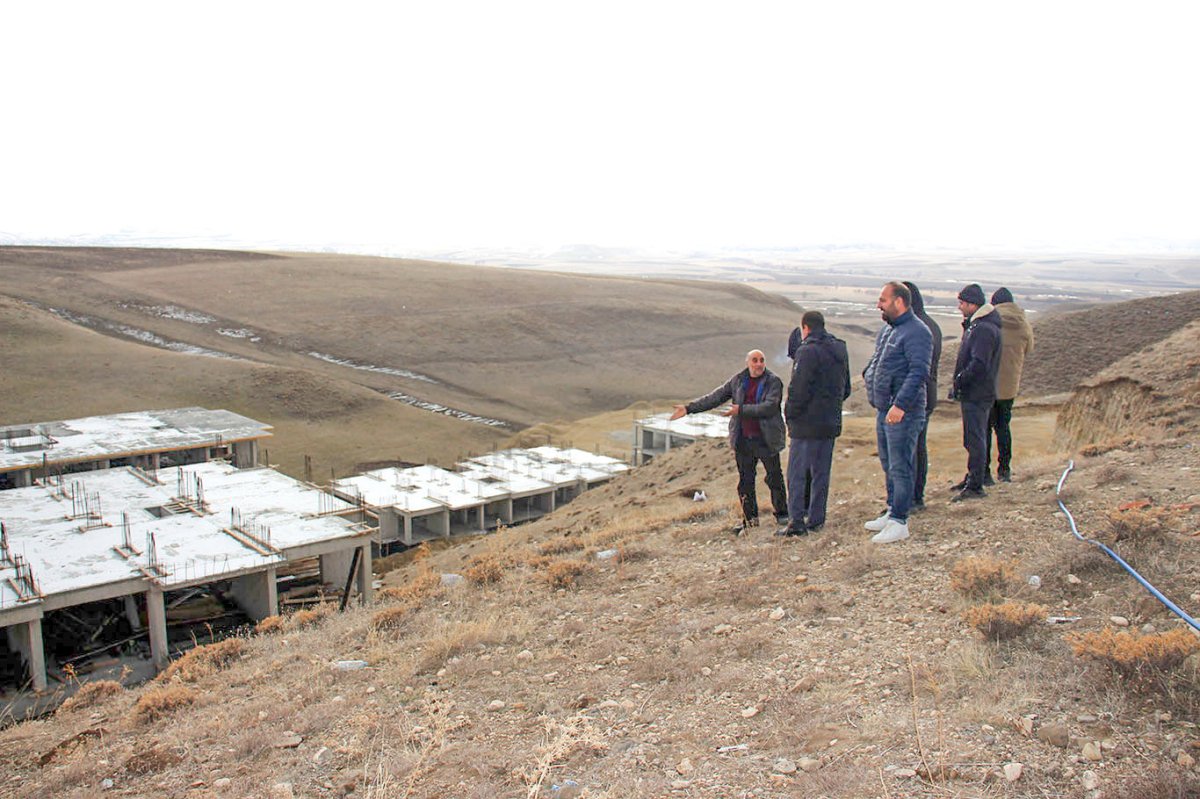 Taşlıçay'da TOKİ sakinleri: "Dere yatağına konut istemiyoruz"