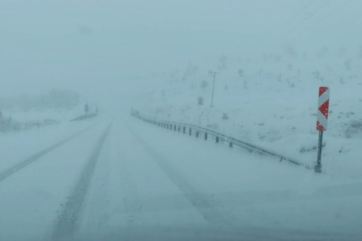 Dargeçit’te kar yağışına "hazırlıksız" yakalanan belediyeye tepki: Ulaşımda aksama oldu
