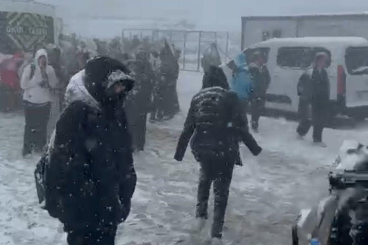 Şırnak’ta "geç gelen" tatil kararı öğrenci ve öğretmenlerin yollarda mahsur kalmasına yol açtı
