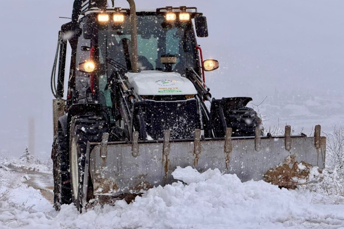 Yeşilyurt Belediyesi'den karla mücadelede çalışması