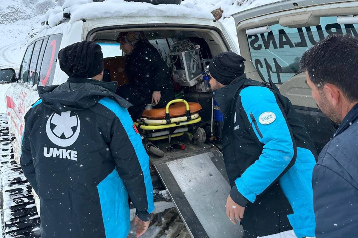 Yoğun kar yağışında UMKE’den hayat kurtaran müdahale