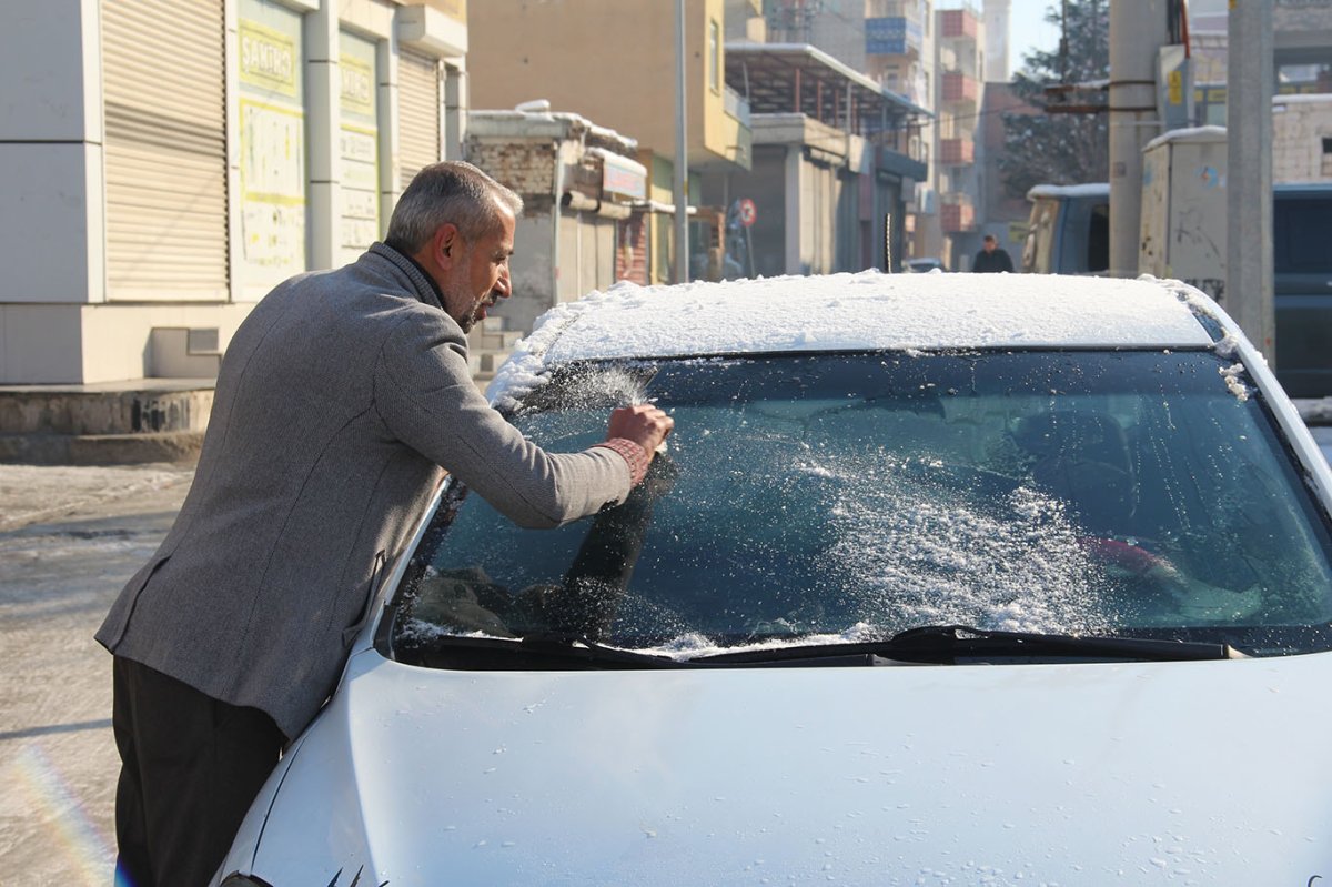 Batman'da kar sonrası cadde ve sokaklar buz pistine döndü