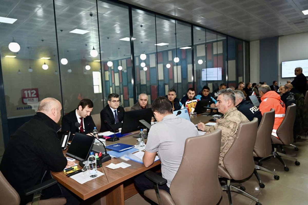 Batman'da karla mücadele çalışmaları vali başkanlığında değerlendirildi