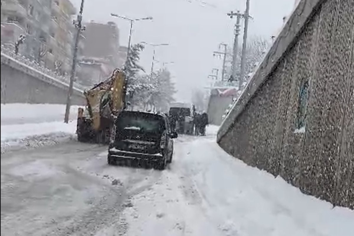 Bu görüntülerin ardından ofis alt geçidi ulaşıma kapandı