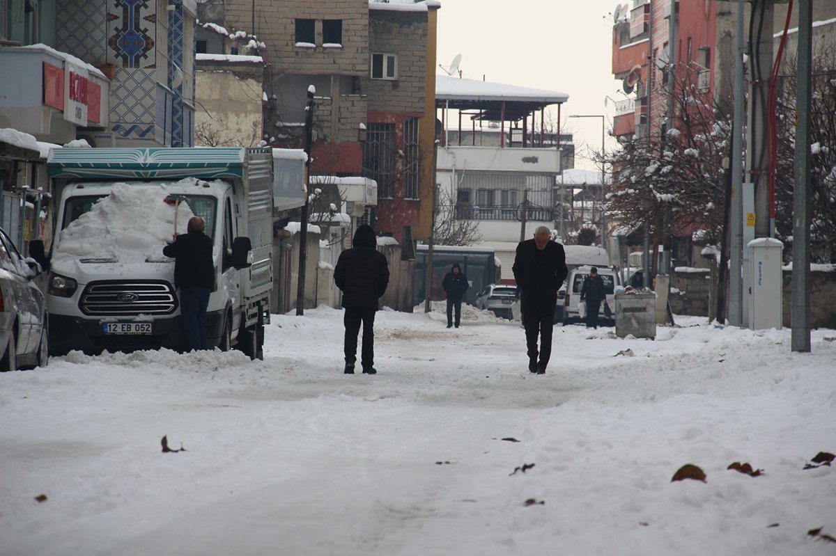 Batman'da mahalle araları kardan geçilmiyor: Hayat durma noktasında