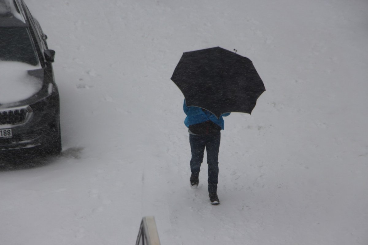 Buzlu veya karlı kaygan zeminde yaralanmalara karşı yapılması gerekenler?