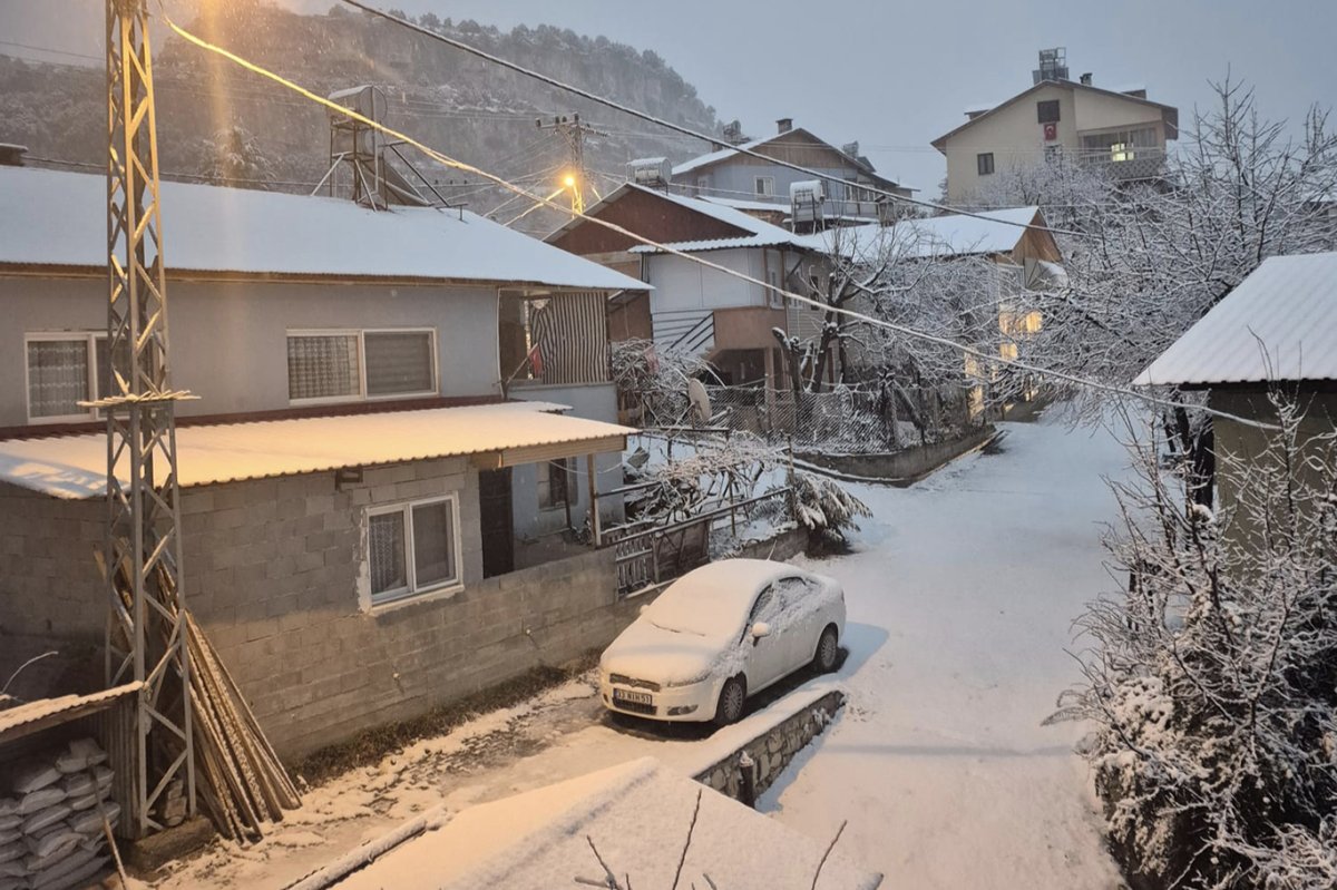Çamlıyayla'da yoğun kar yağışı etkili oldu