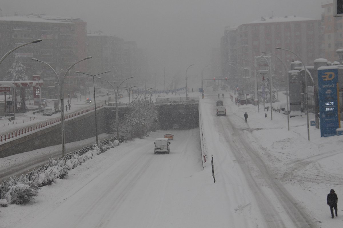 Diyarbakır kara gömüldü kent terk edilmiş şehre dönüştü