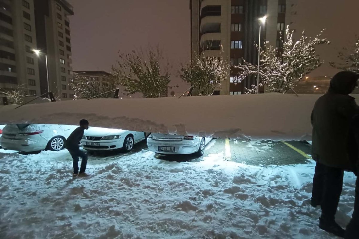 Şanlıurfa’da otoparkta göçük meydana geldi