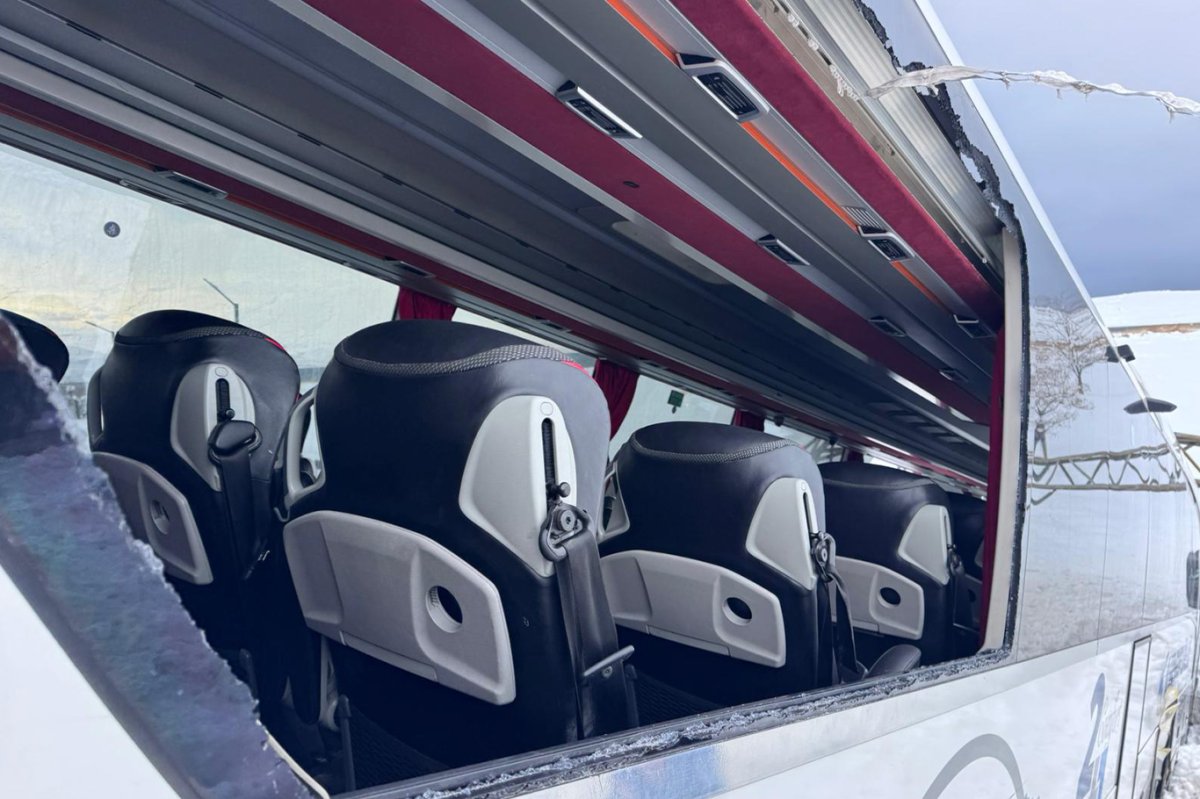 Van’da yolcu otobüsü ile kar temizleme aracı çarpıştı: 19 yaralı