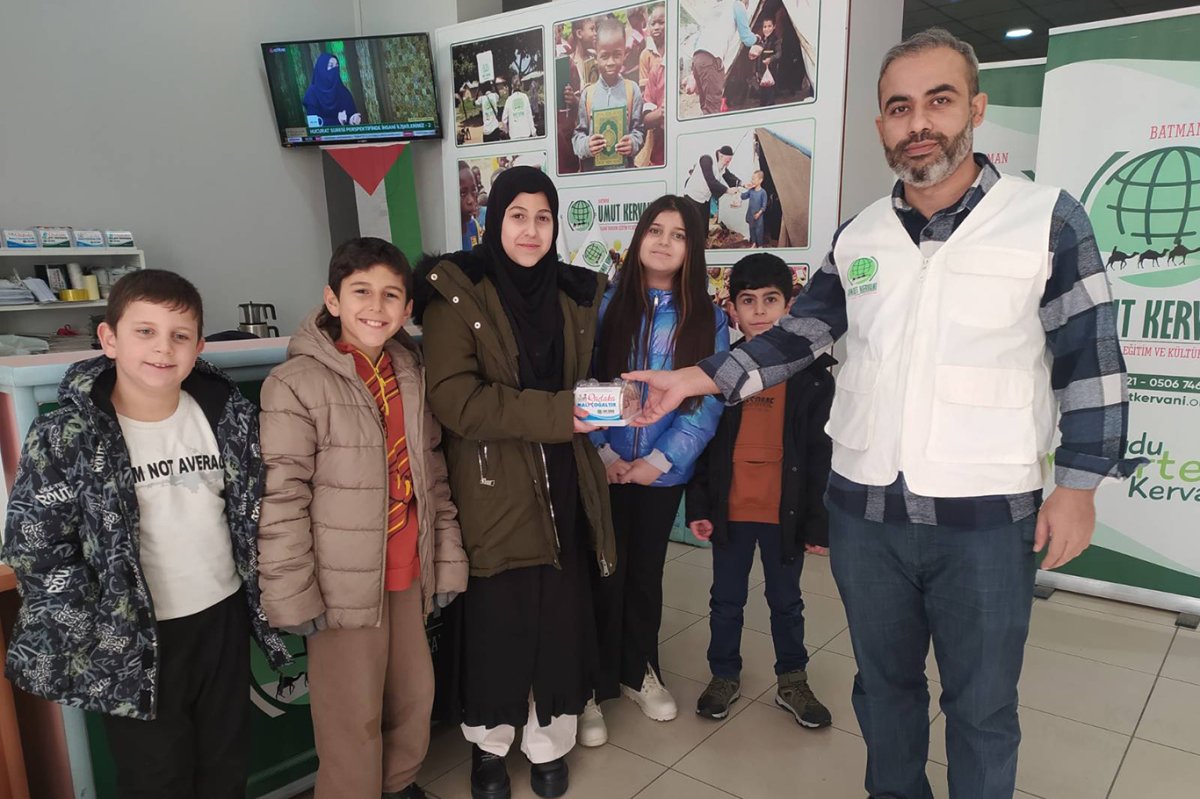 Batmanlı minikler harçlıklarını Gazze'ye bağışladı