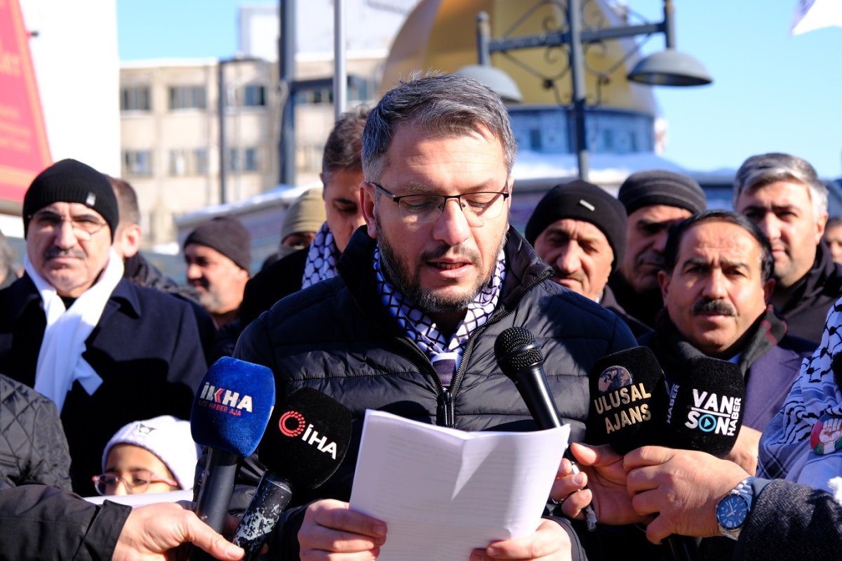 Van’da “Sinmiyoruz, susmuyoruz, Gazze’yi unutmuyoruz” etkinliği düzenlendi