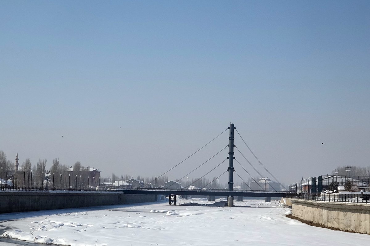 Doğu Anadolu buz kesti, termometreler Kars’ta eksi 26,5’i gördü!