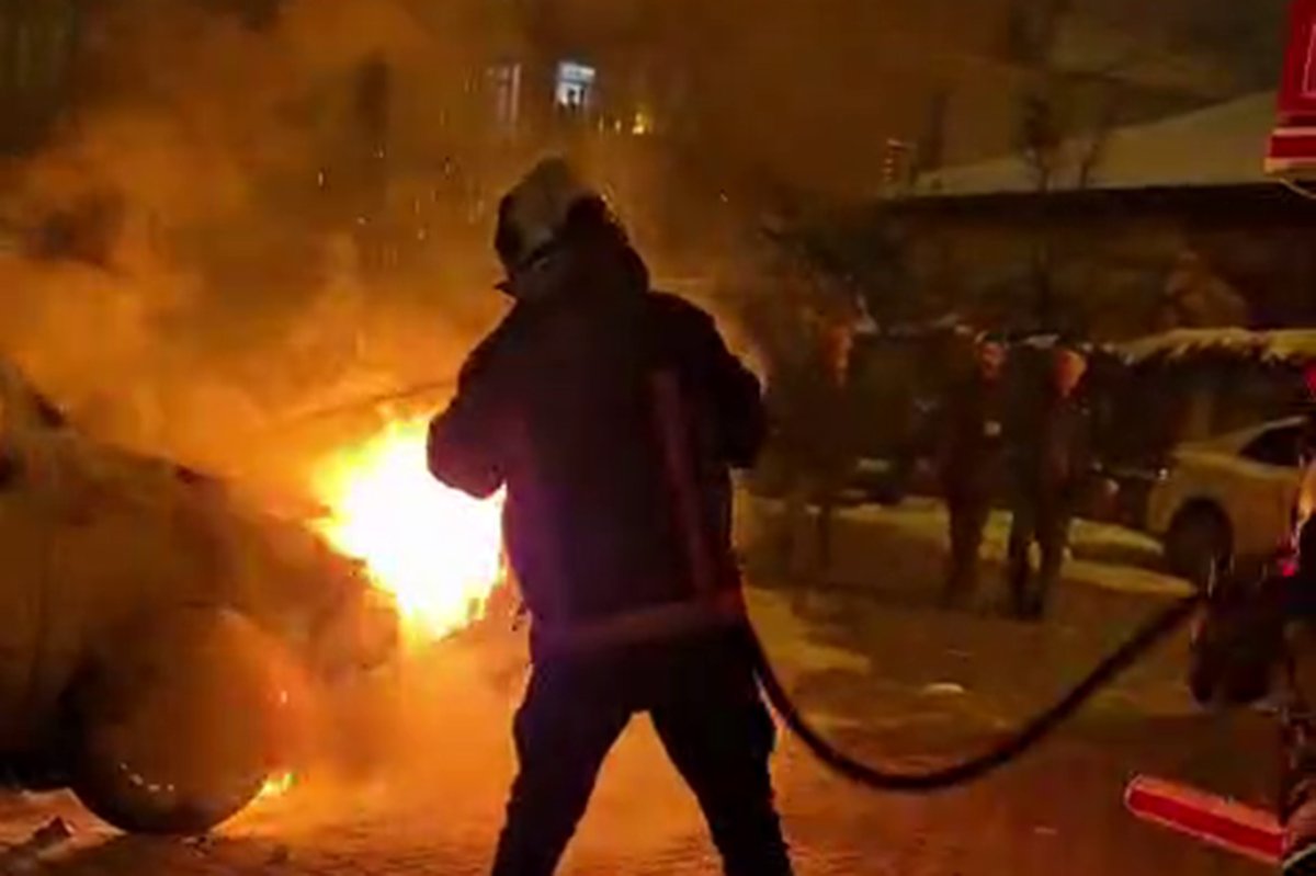 Malatya'da park halindeki araçta yangın