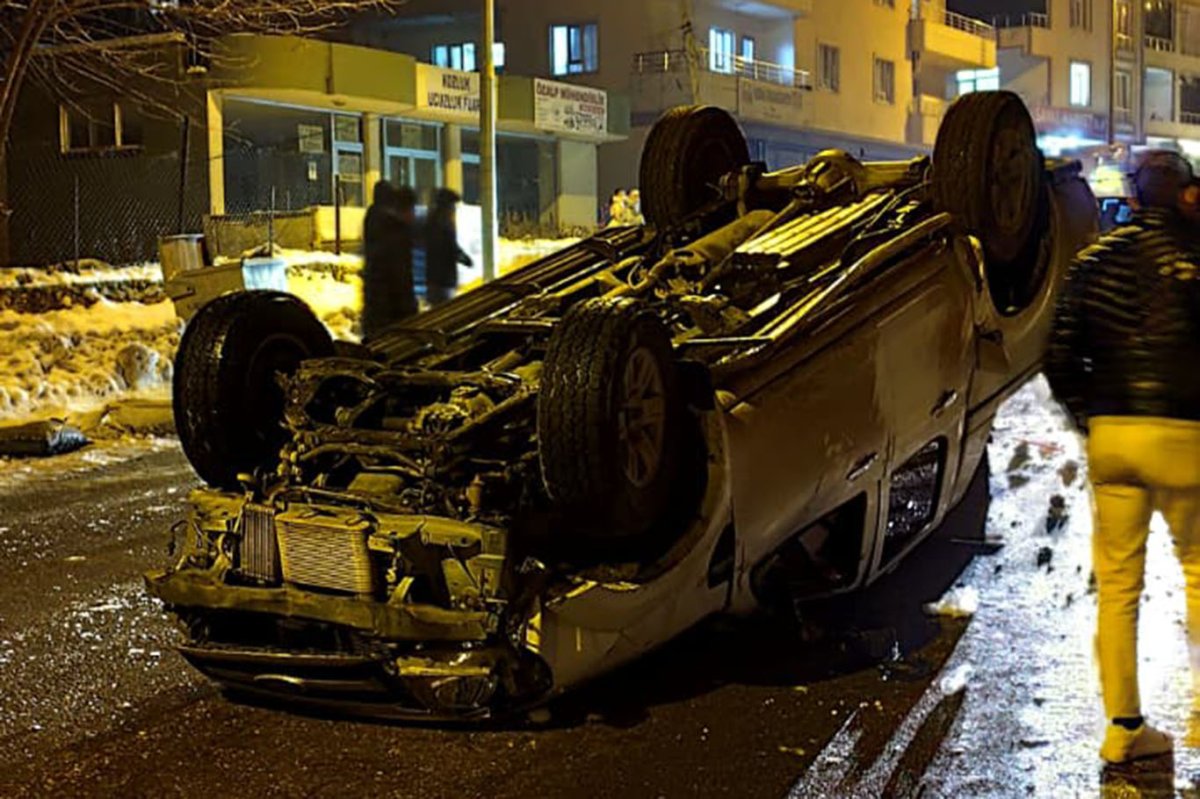 Batman'da buzlanan yolda pikap takla attı: 1 yaralı