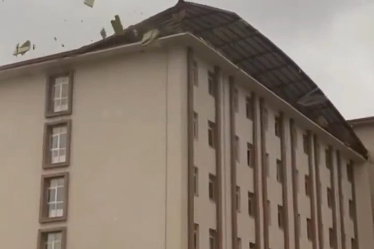 Bursa son yılların en şiddetli fırtınası ile karşı karşıya