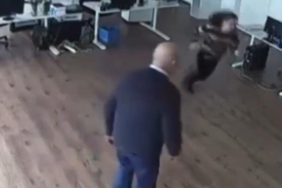 Bursa’da fırtına nedeniyle asma tavan çöktü: 2 kişi son anda kurtuldu