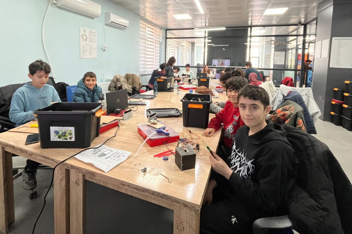 Deneyap atölyesinde geleceğin mucitleri yetişiyor