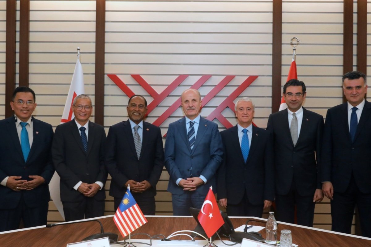 YÖK Başkanı Özvar, Malezya Yükseköğretim Bakanı Kadir ile görüştü