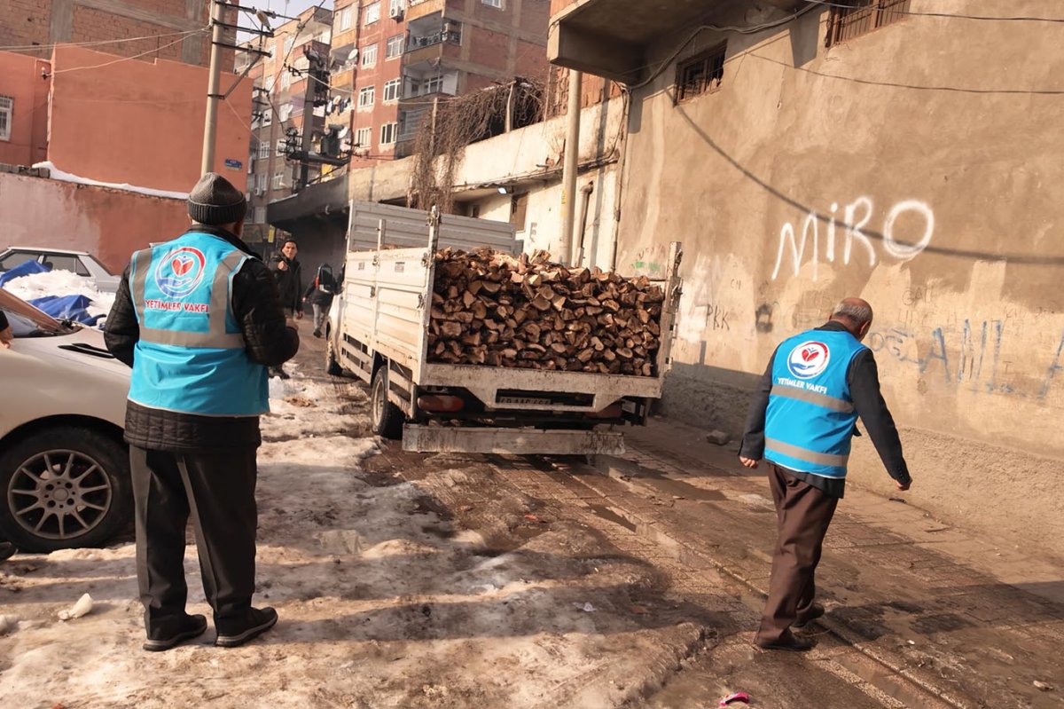 Yetimler Vakfı soğuk kış gününde yetimlerini unutmadı
