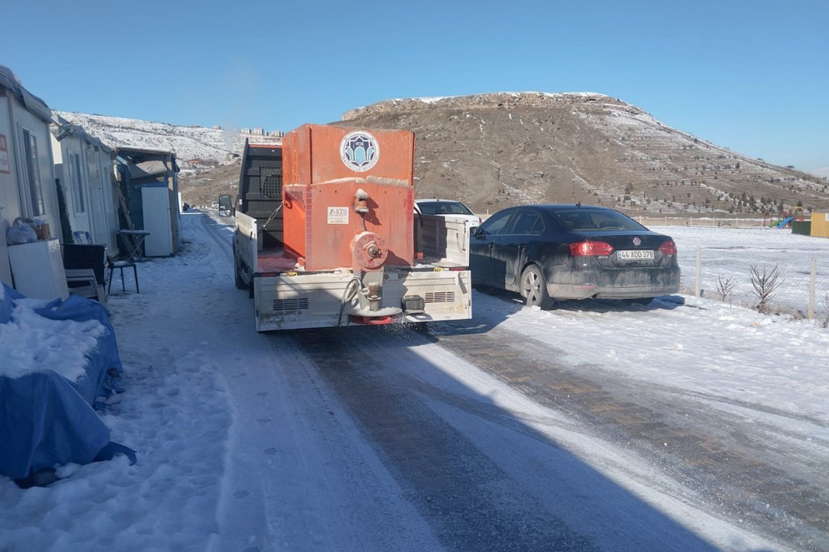Battalgazi'de karla mücadele çalışmaları gece boyu sürdü