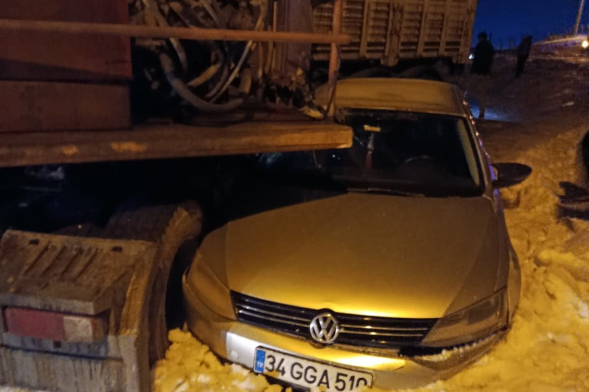 Diyarbakır'da gizli buzlanma zincirleme trafik kazasına yol açtı