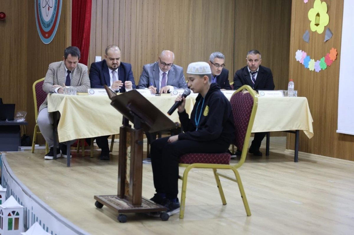 Mersin'de İmam Hatip Ortaokulları Arası Kur’an-ı Kerim’i Güzel Okuma Yarışması yapıldı
