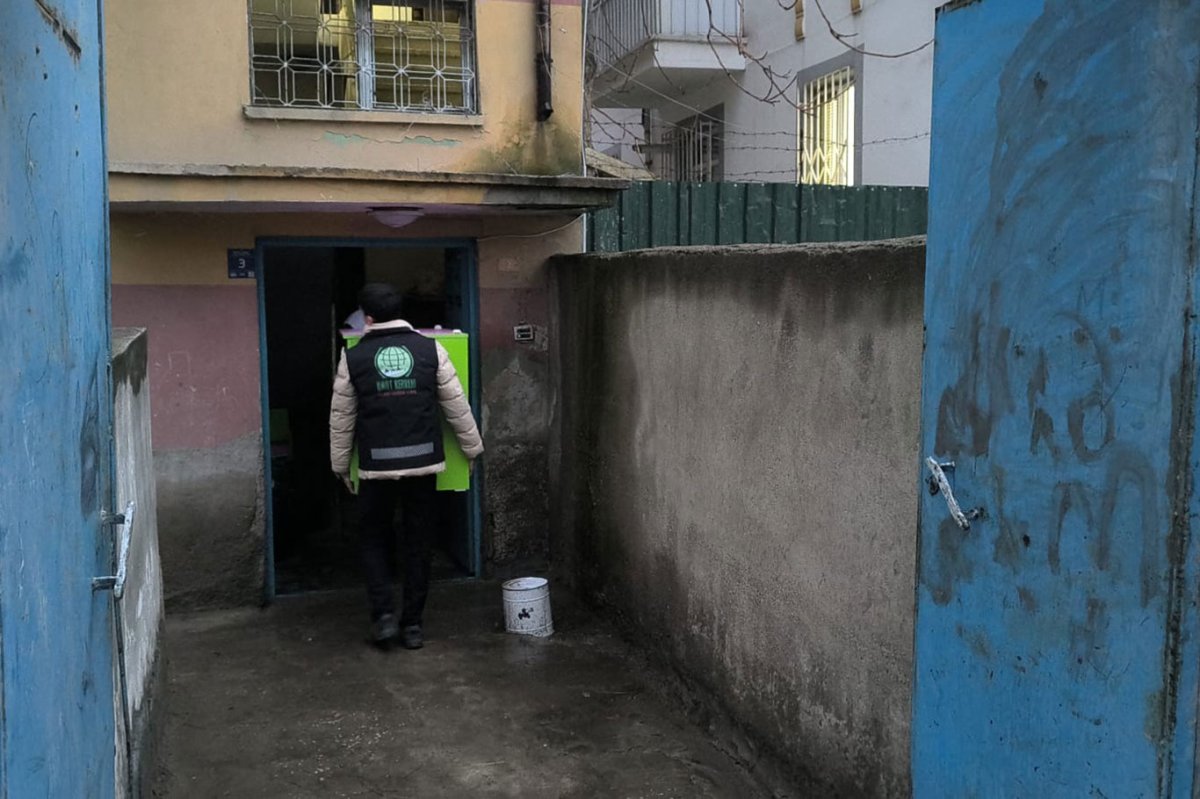 Elazığ Umut Kervanı'ndan muhtaç ailelere "ev eşyası" desteği