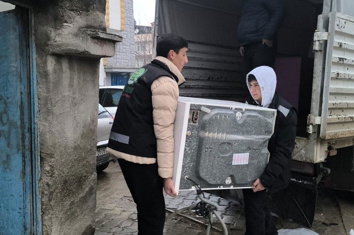 Elazığ Umut Kervanı'ndan muhtaç ailelere "ev eşyası" desteği
