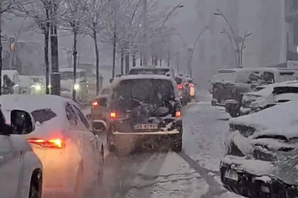Şırnak'ta beklenen kar yağışı başladı, eğitime ara verildi