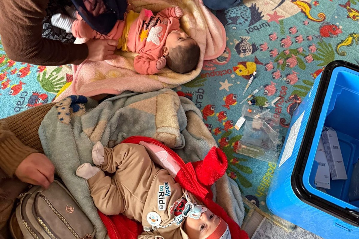 Zorlu kış koşullarına rağmen köylerde aşı çalışmaları sürüyor