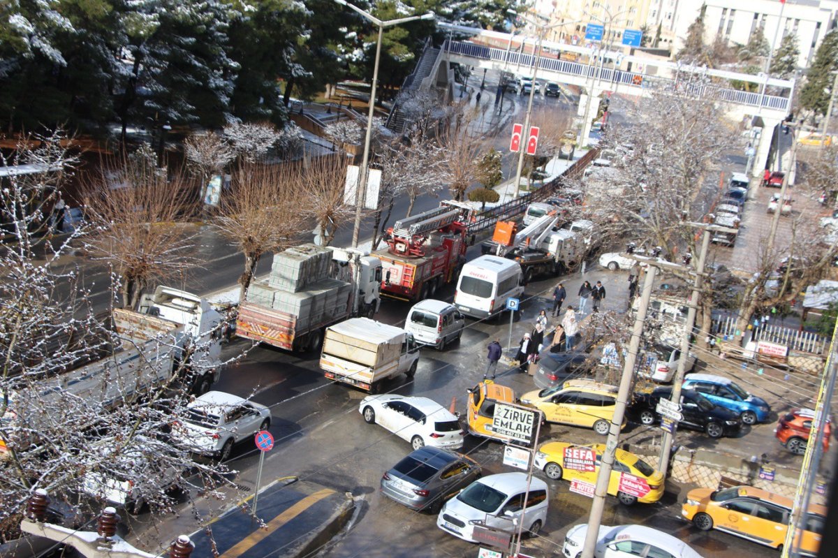 İleri Sürüş Teknikleri Uzmanı Mert: Buzlanmalarda yapılan en yaygın hata ani frenleme yapmaktır