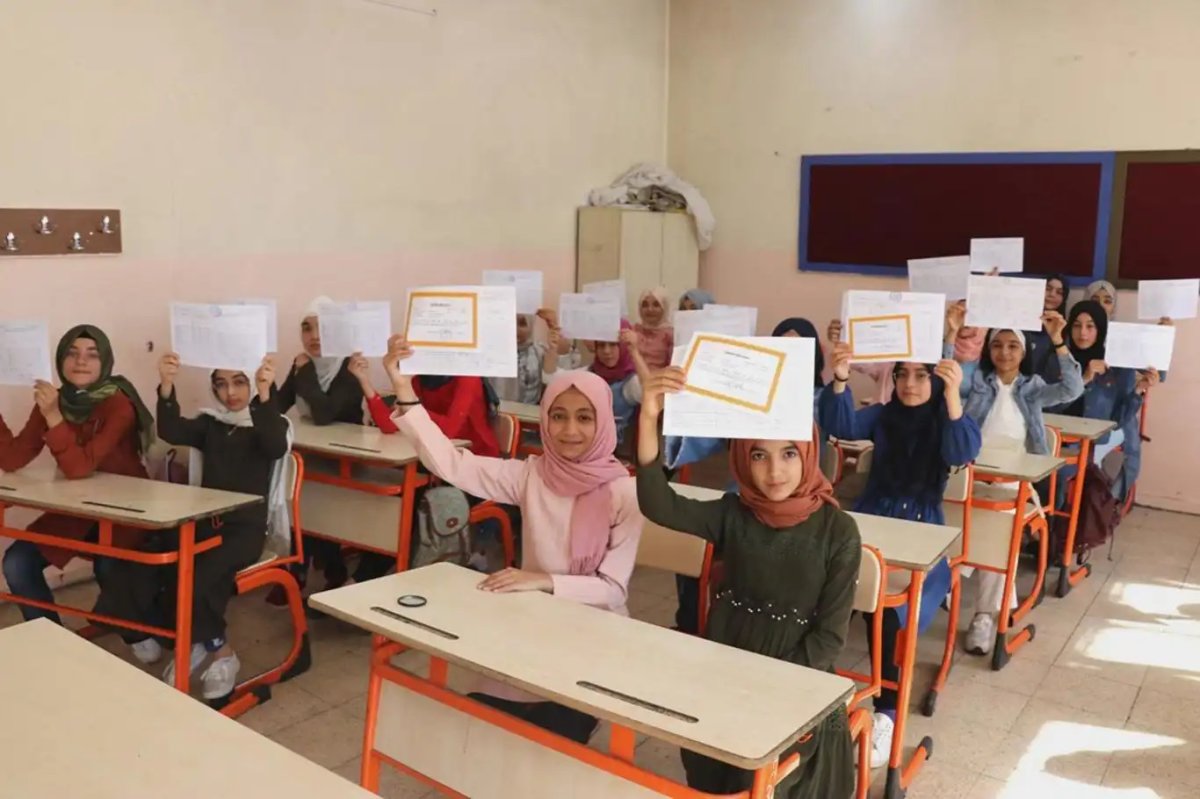 Psikoloğu Başakgil: Karne notu çocuğun kimliği değildir