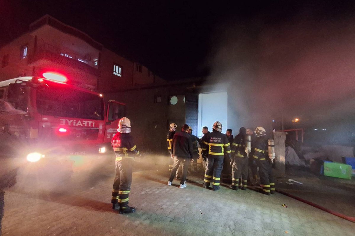 Batman'da bir zincir marketin deposunda yangın