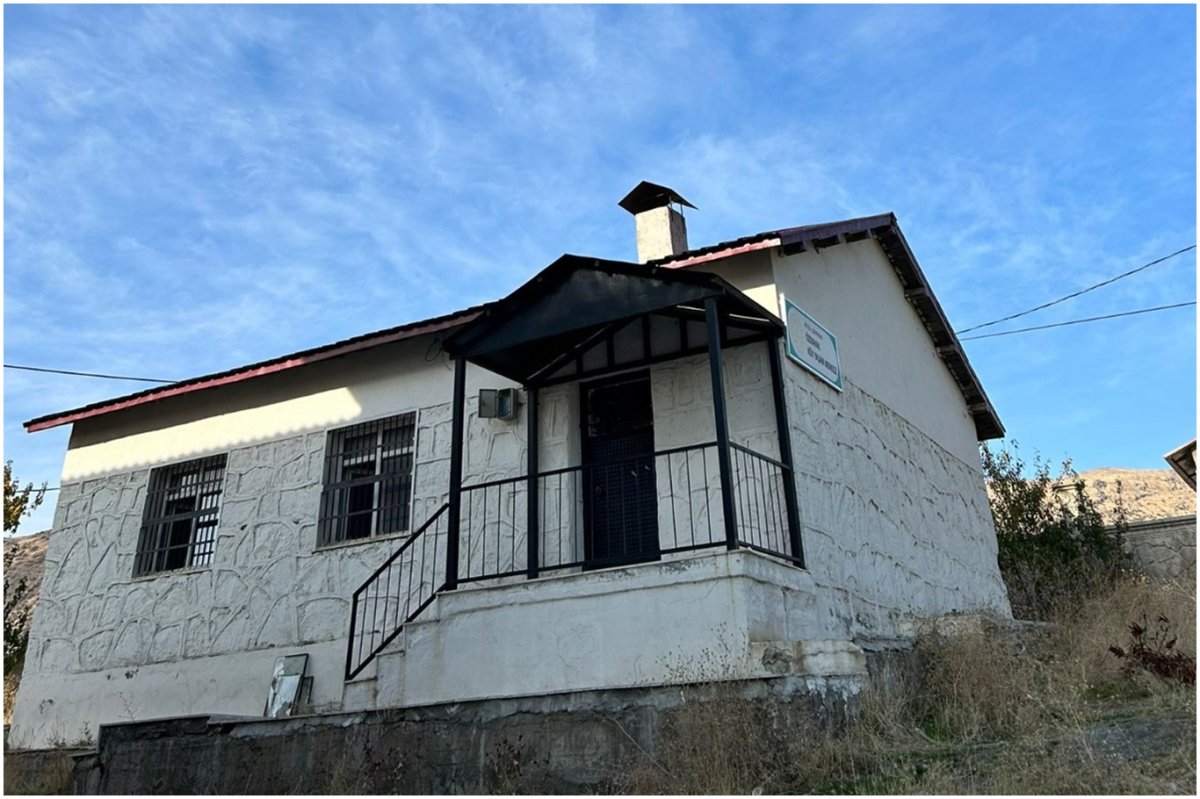 Bitlis’te atıl okul, öğretmenin çabasıyla drama sınıfına dönüştü