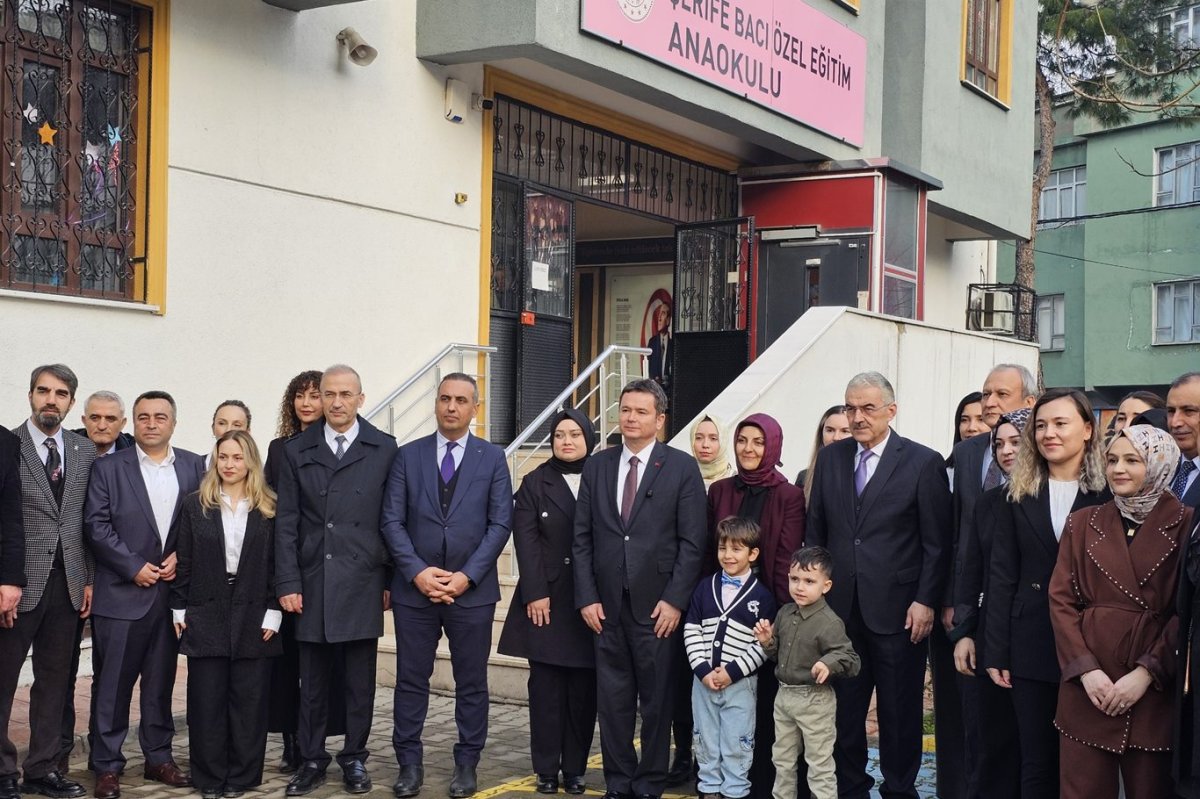 Bursa’da karne sevinci: 700 bin öğrenci tatile çıktı