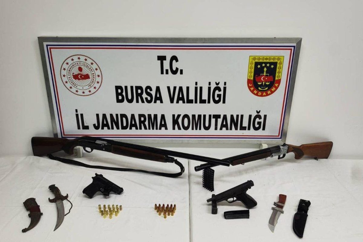Bursa'da ruhsatsız silah operasyonu: 2 gözaltı