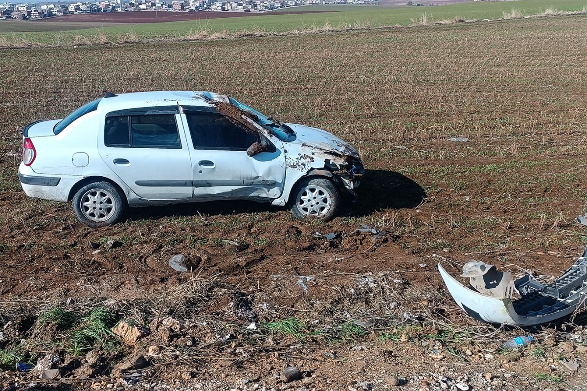 Diyarbakır'da kontrolden çıkan otomobil takla attı, 1 yaralı