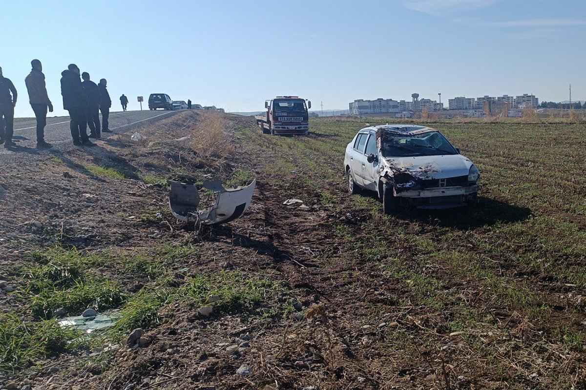 Diyarbakır'da kontrolden çıkan otomobil takla attı, 1 yaralı