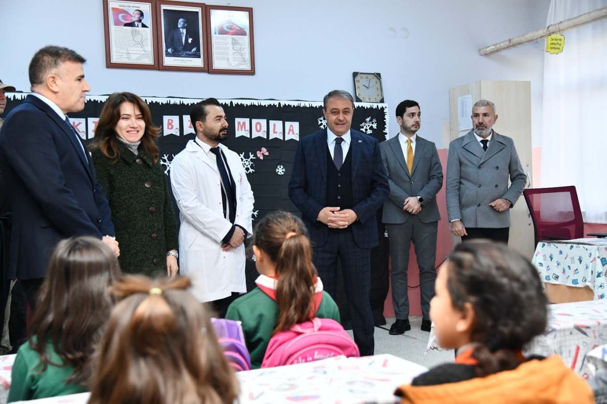 Şanlıurfa Valisi Şıldak karne heyecanına ortak oldu