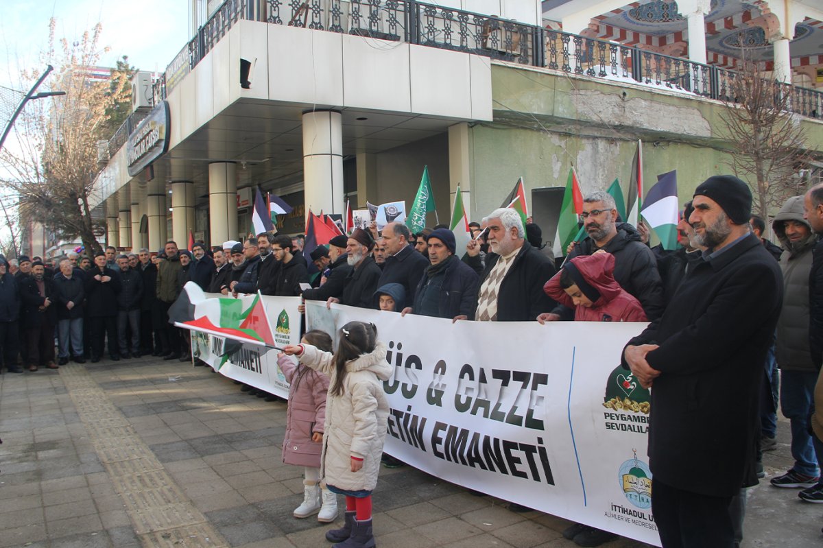 Selami: Kudüs, insanlığın düşmanı, Allah’ın lanetlediği siyonistlerin necis ayaklarından temizlenmeyi beklemektedir