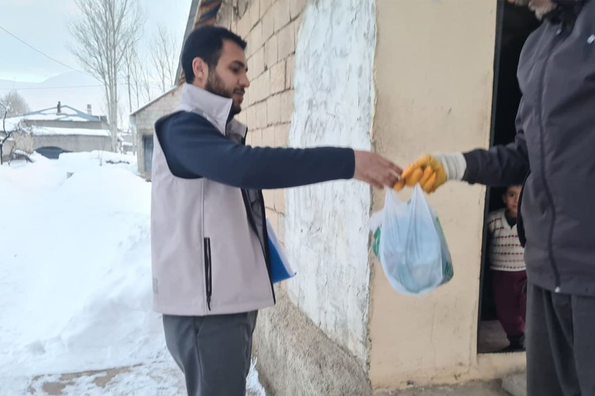 Umut Kervanı’ndan Van Muradiye’de ihtiyaç sahiplerine yardım