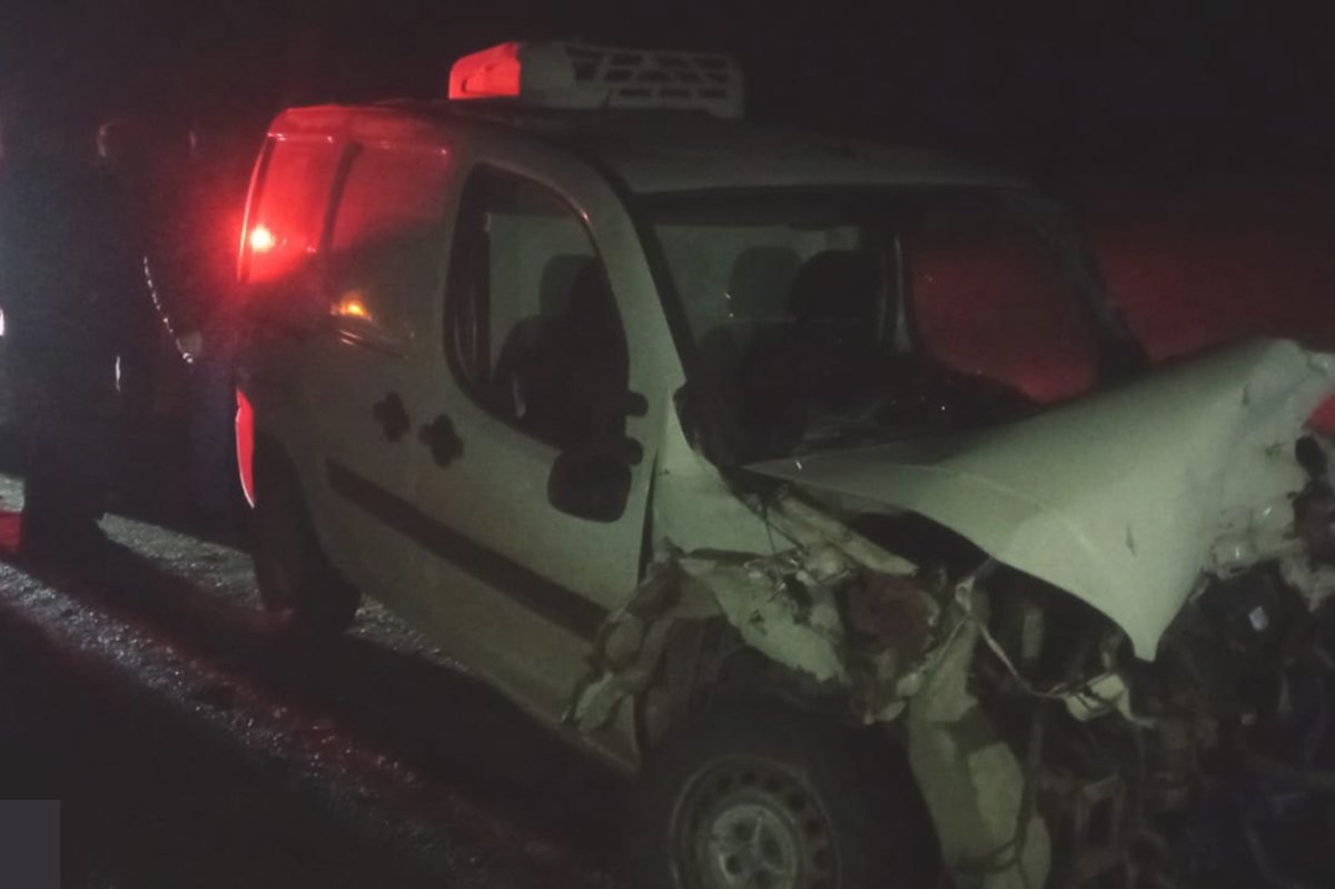 Diyarbakır'da buzlanma zincirleme trafik kazasına yol açtı: 3 yaralı