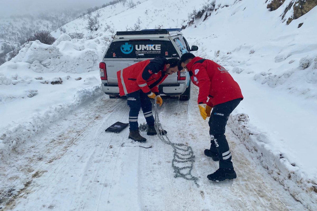 Diyarbakır’da yoğun kar yağışı sırasında acil hastalara müdahale edildi