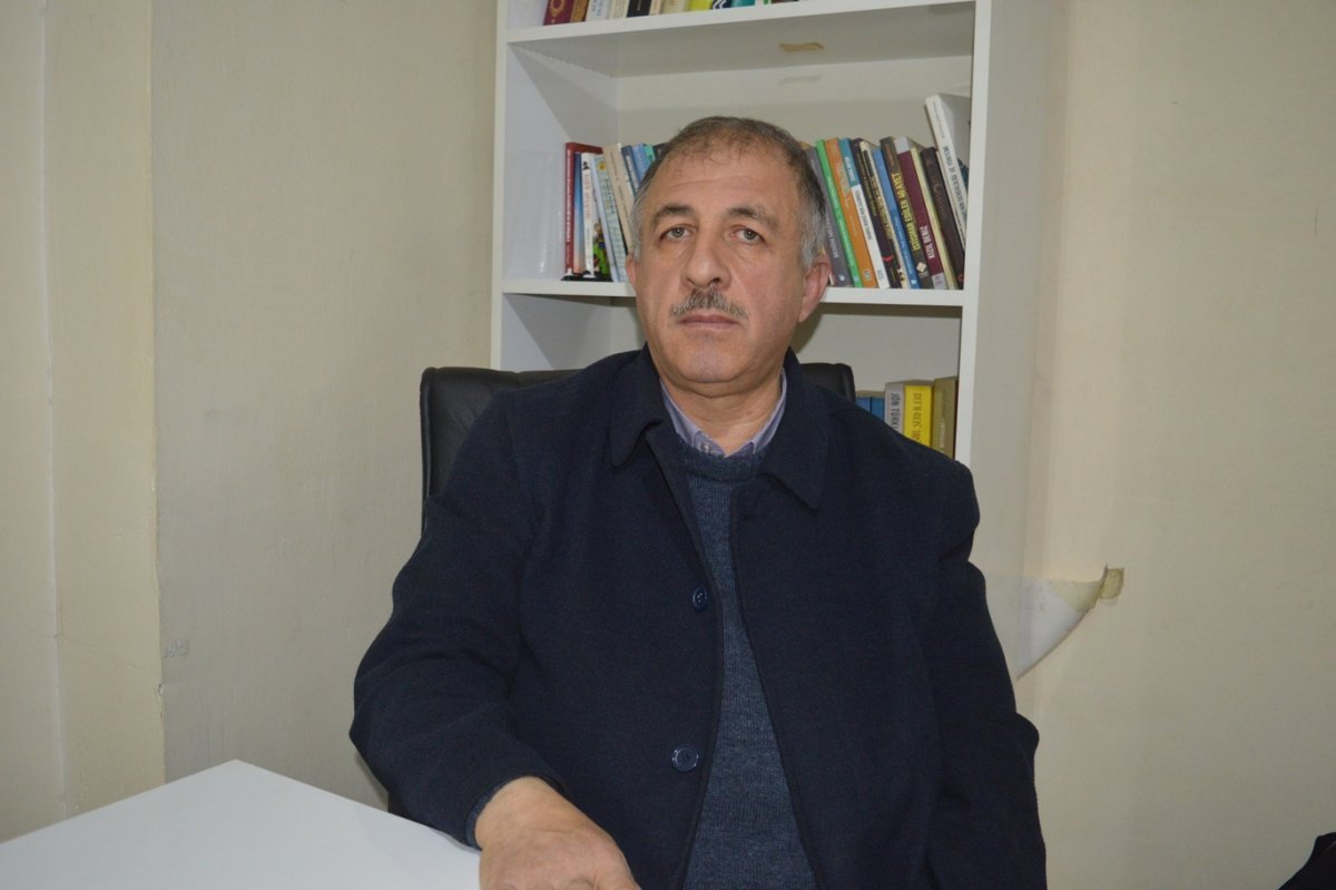 İslam’i kimliğinden dolayı okul müdürüne sürgün iddiası