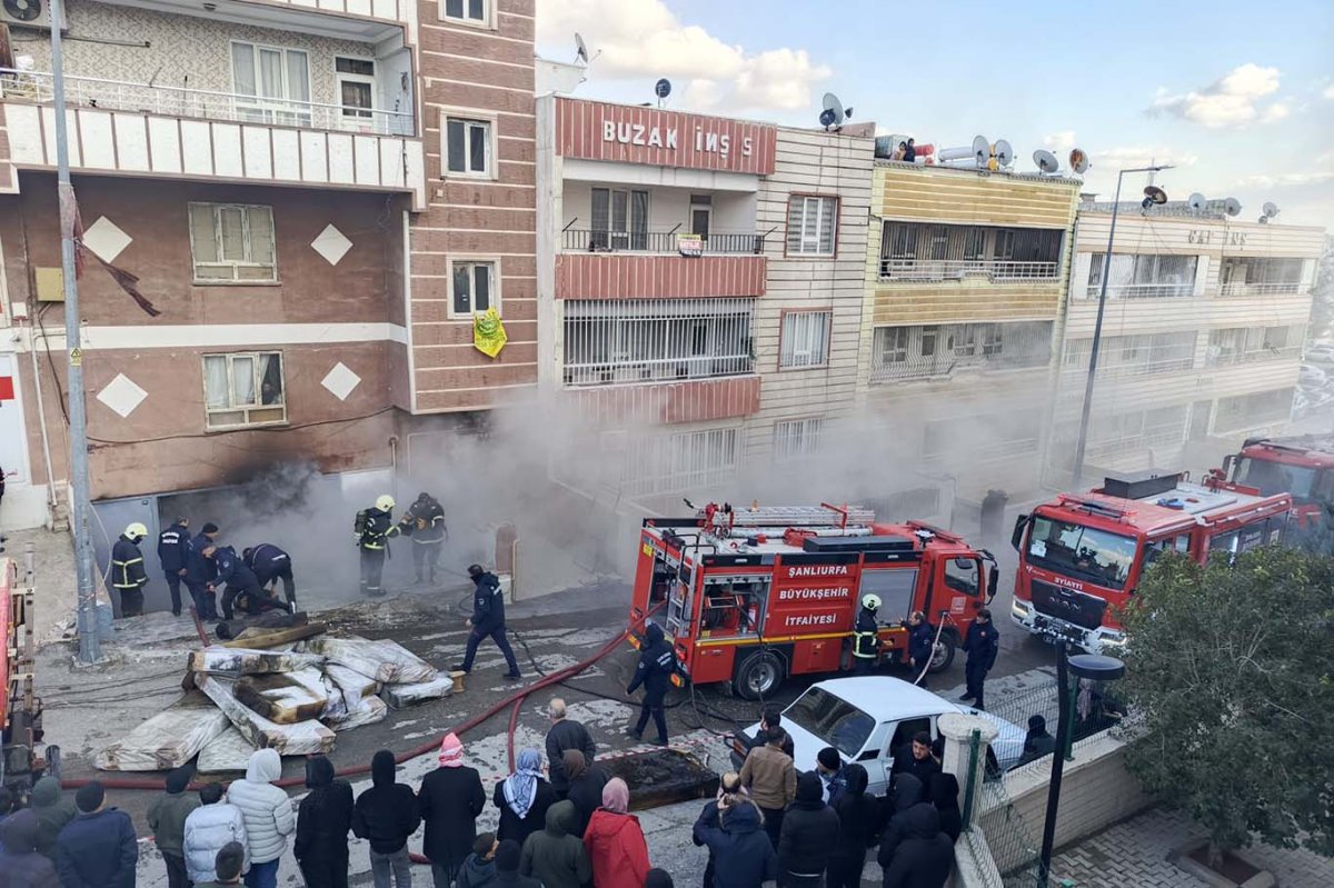 Şanlıurfa’da sünger imalathanesinde yangın