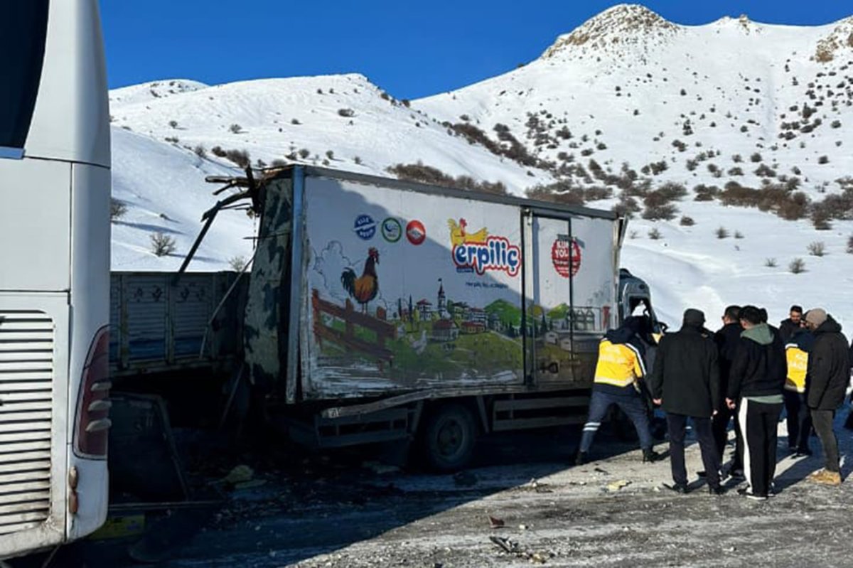 Ağrı’da zincirleme trafik kazası: 6 yaralı