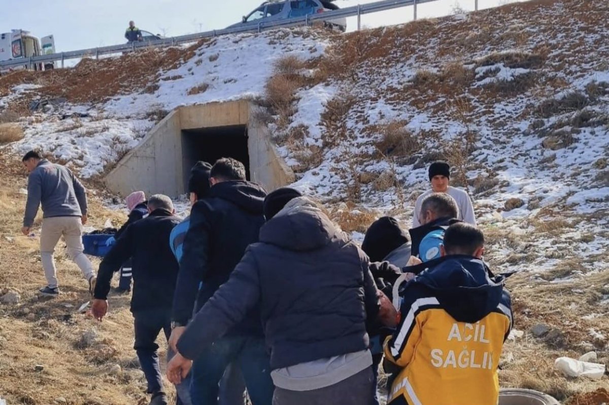 Malatya'da otomobil şarampole yuvarlandı: 1 ölü 2 ağır yaralı