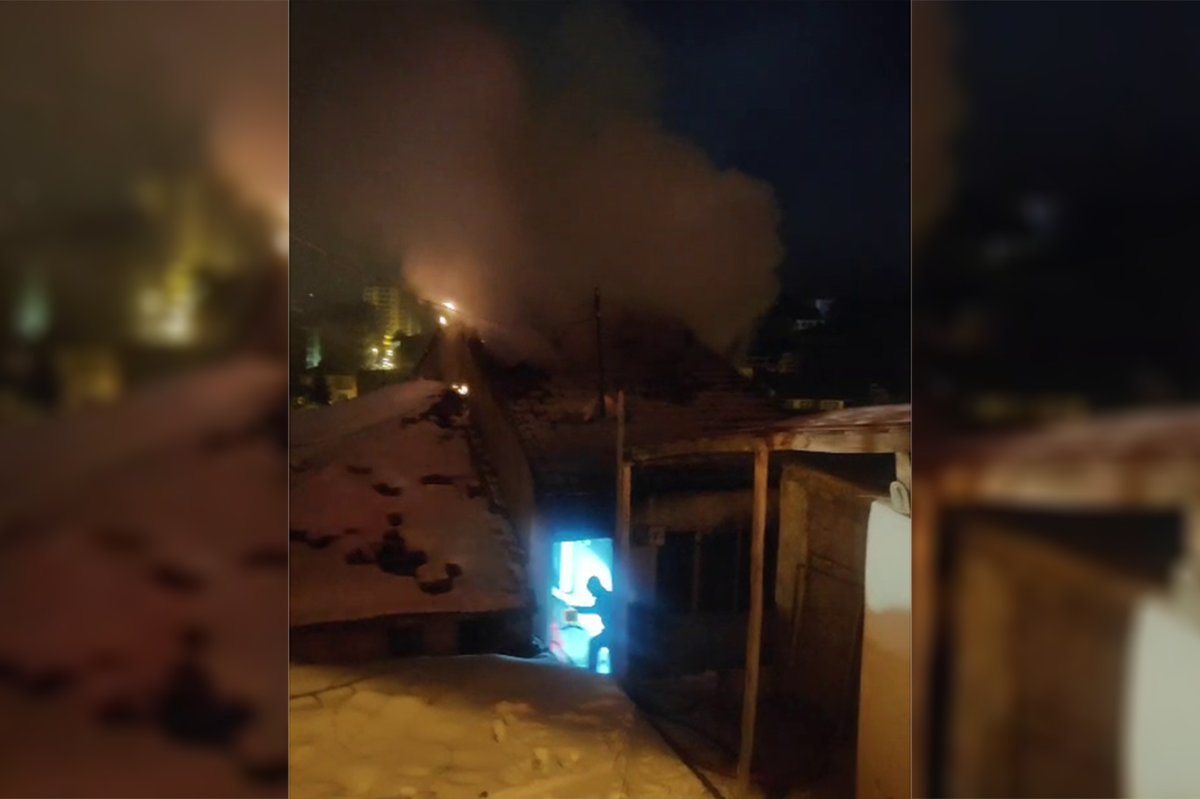 Tek katlı evde çıkan yangın korkuttu